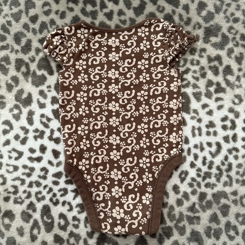 Old Navy Floral Onesie Bodysuit in Brown Size 6-12 Months